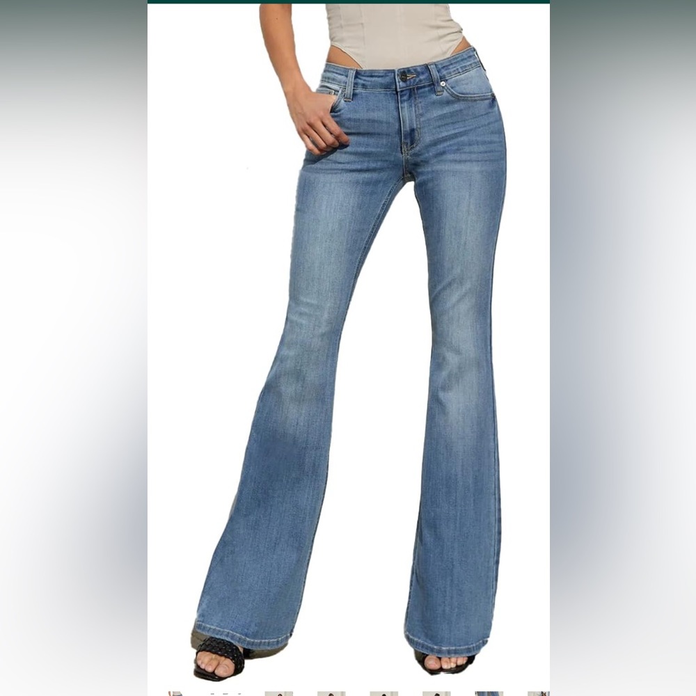 NWOT KanCan Women’s Mid Rise Flare Hem Jeans Size 30